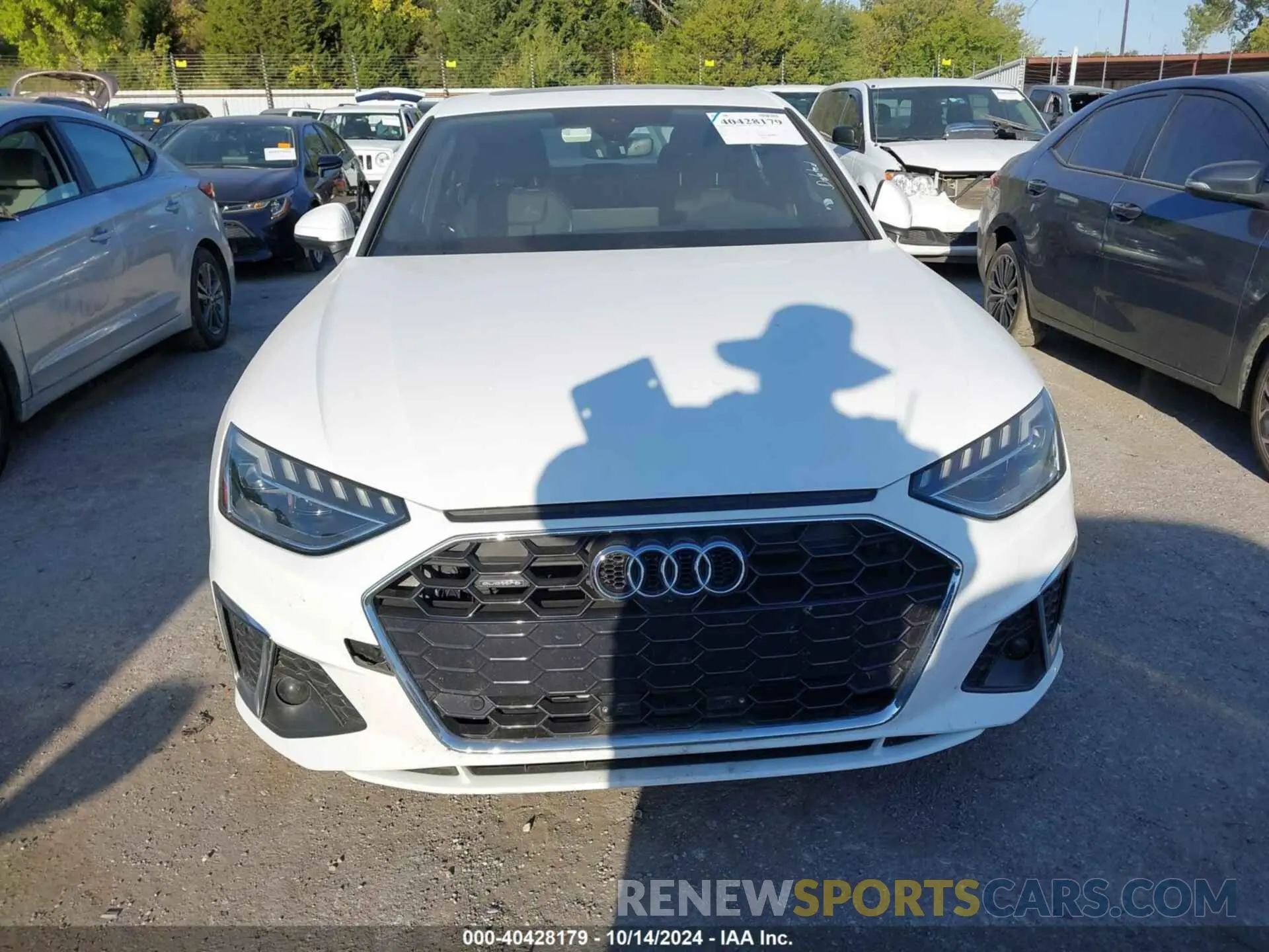 12 Фотография поврежденного автомобиля WAUEAAF43NN014842 AUDI A4 2022