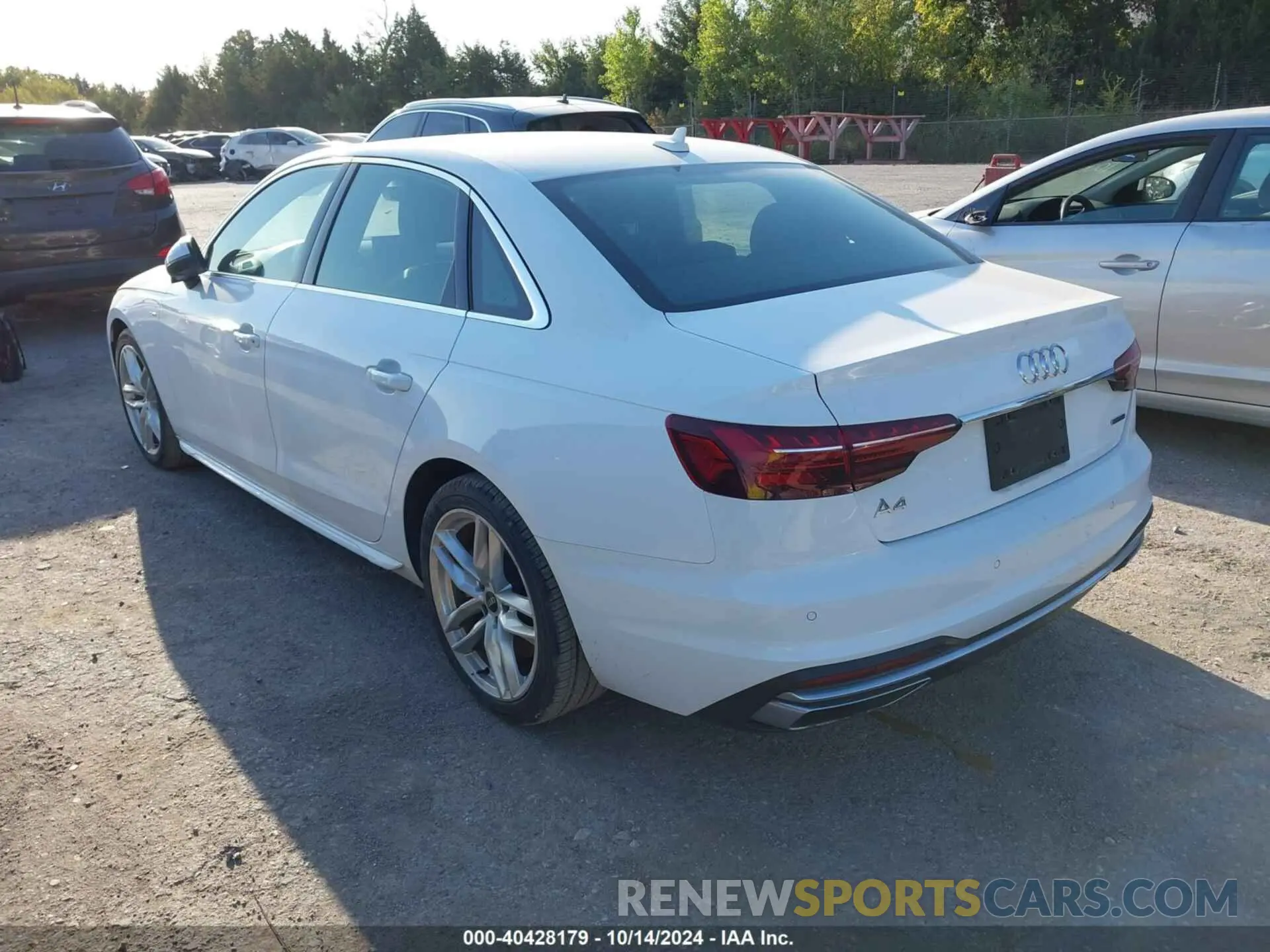 3 Фотография поврежденного автомобиля WAUEAAF43NN014842 AUDI A4 2022