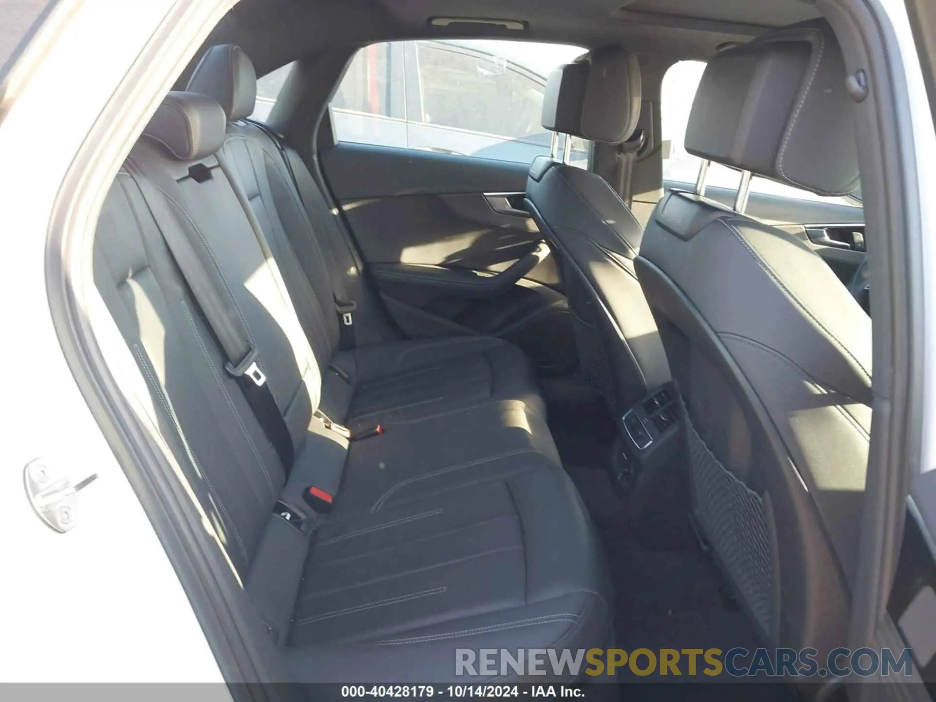 8 Фотография поврежденного автомобиля WAUEAAF43NN014842 AUDI A4 2022