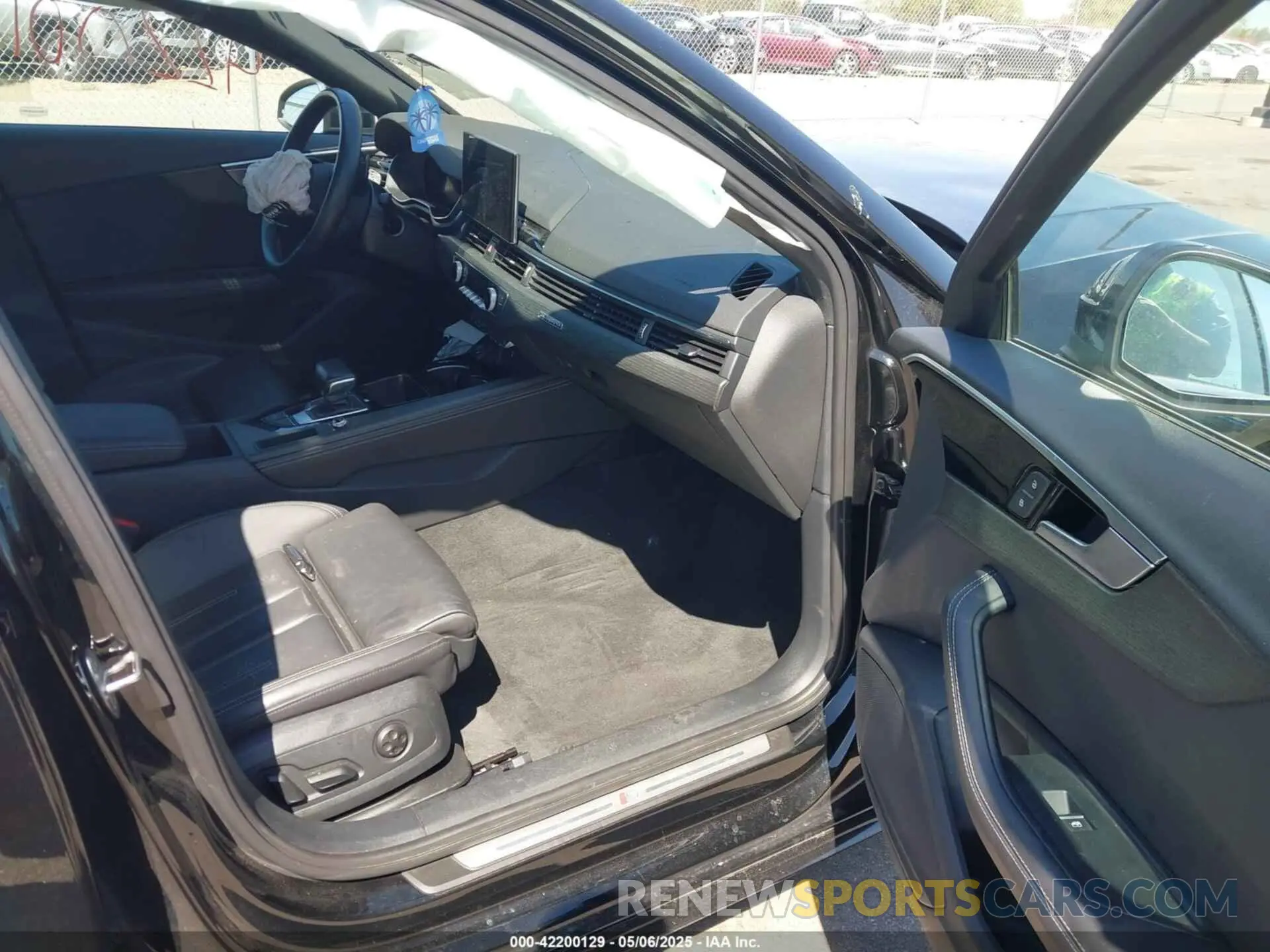 5 Фотография поврежденного автомобиля WAUEAAF44NN011772 AUDI A4 2022