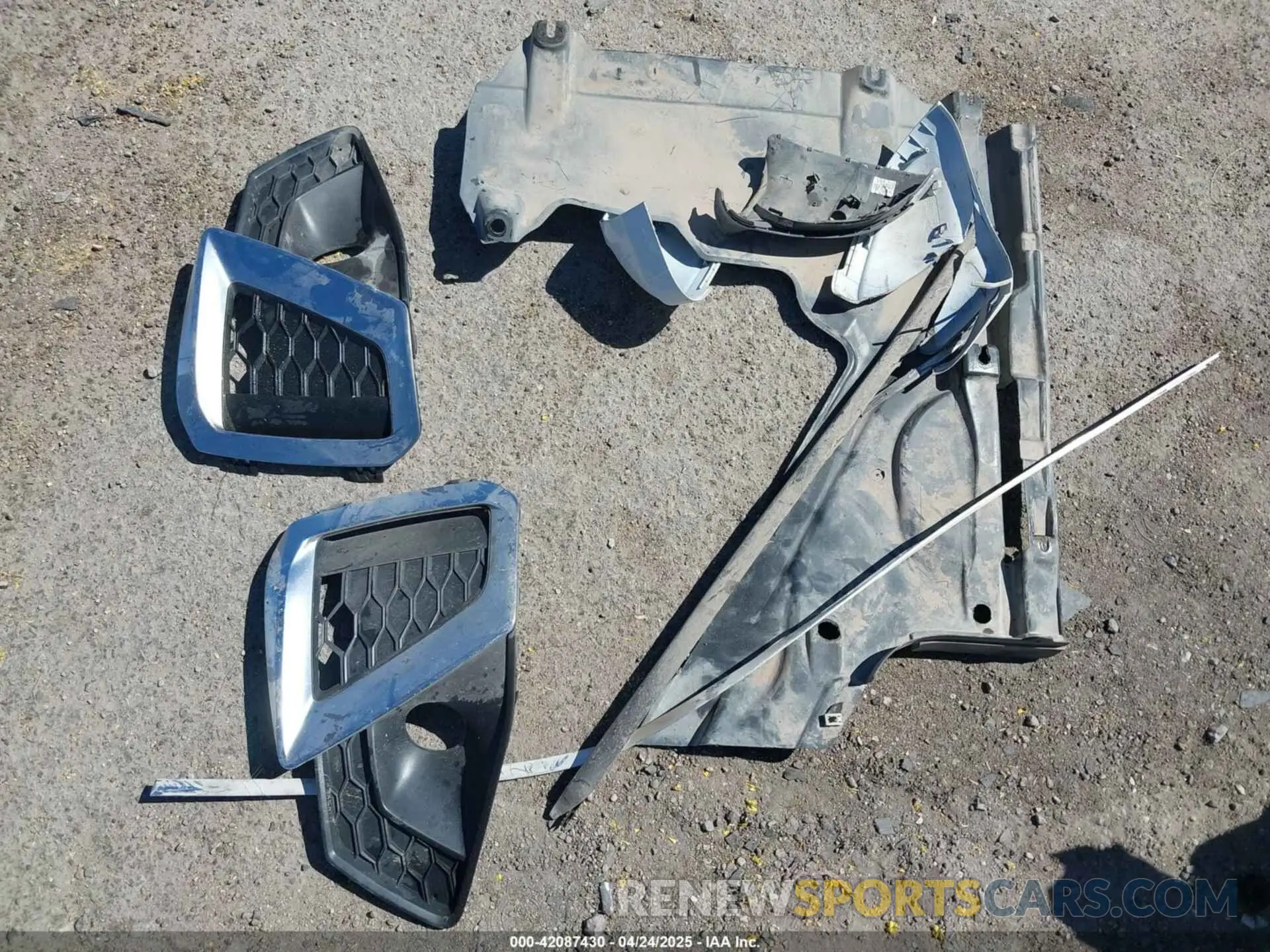 12 Фотография поврежденного автомобиля WAUEAAF45NN013501 AUDI A4 2022
