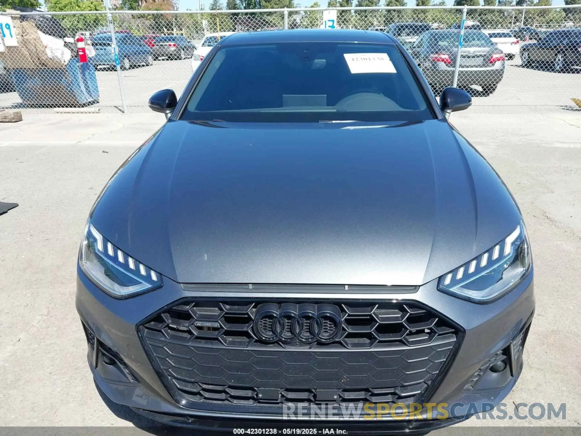 12 Фотография поврежденного автомобиля WAUEAAF47NN012401 AUDI A4 2022