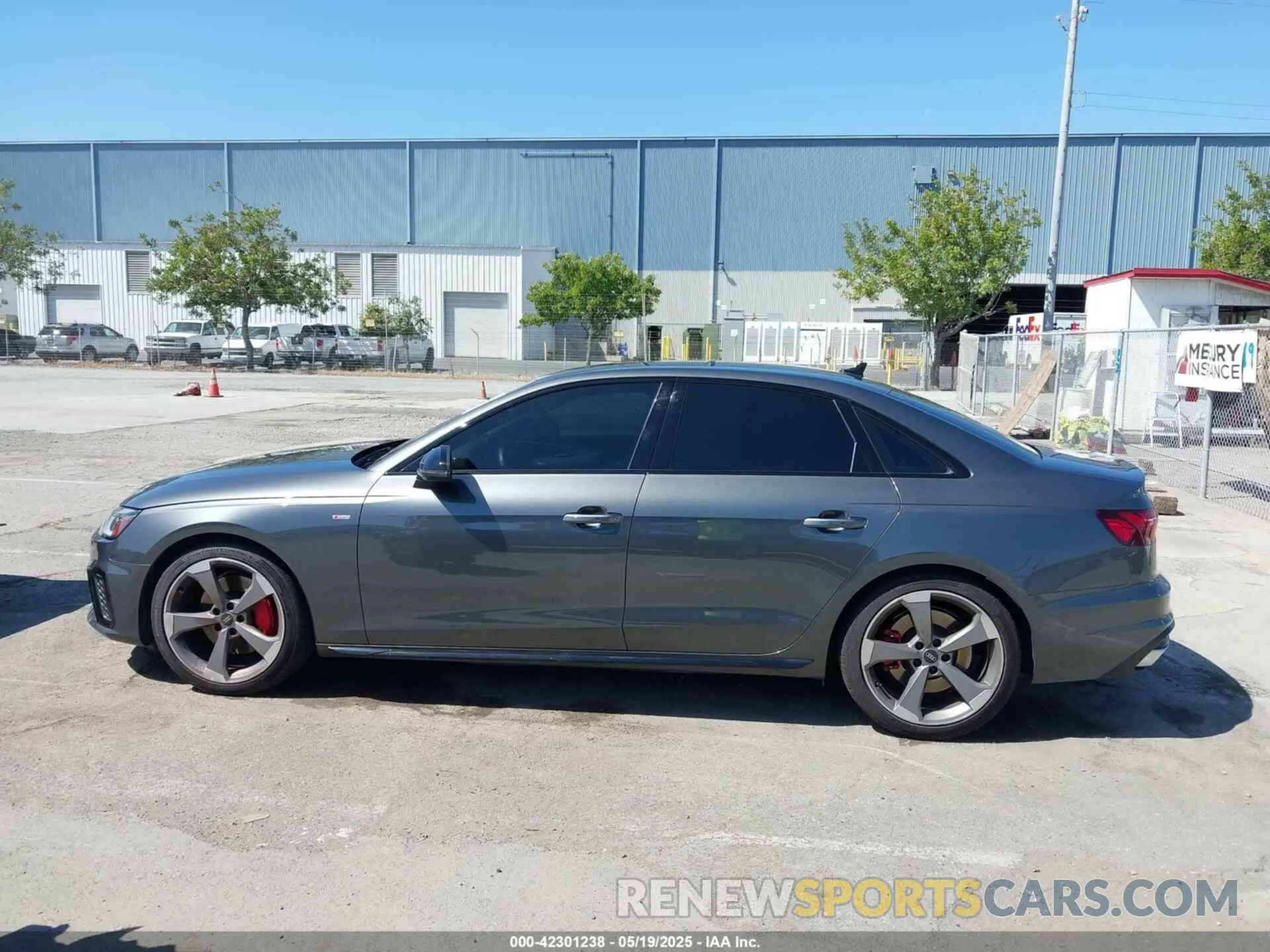 14 Фотография поврежденного автомобиля WAUEAAF47NN012401 AUDI A4 2022