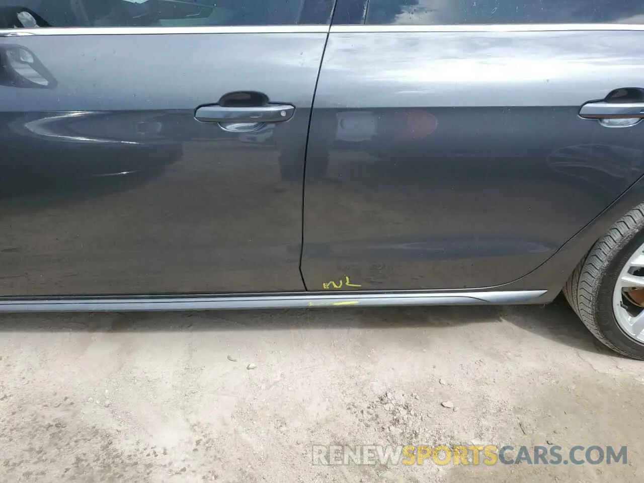 12 Фотография поврежденного автомобиля WAUFAAF49NN012632 AUDI A4 2022
