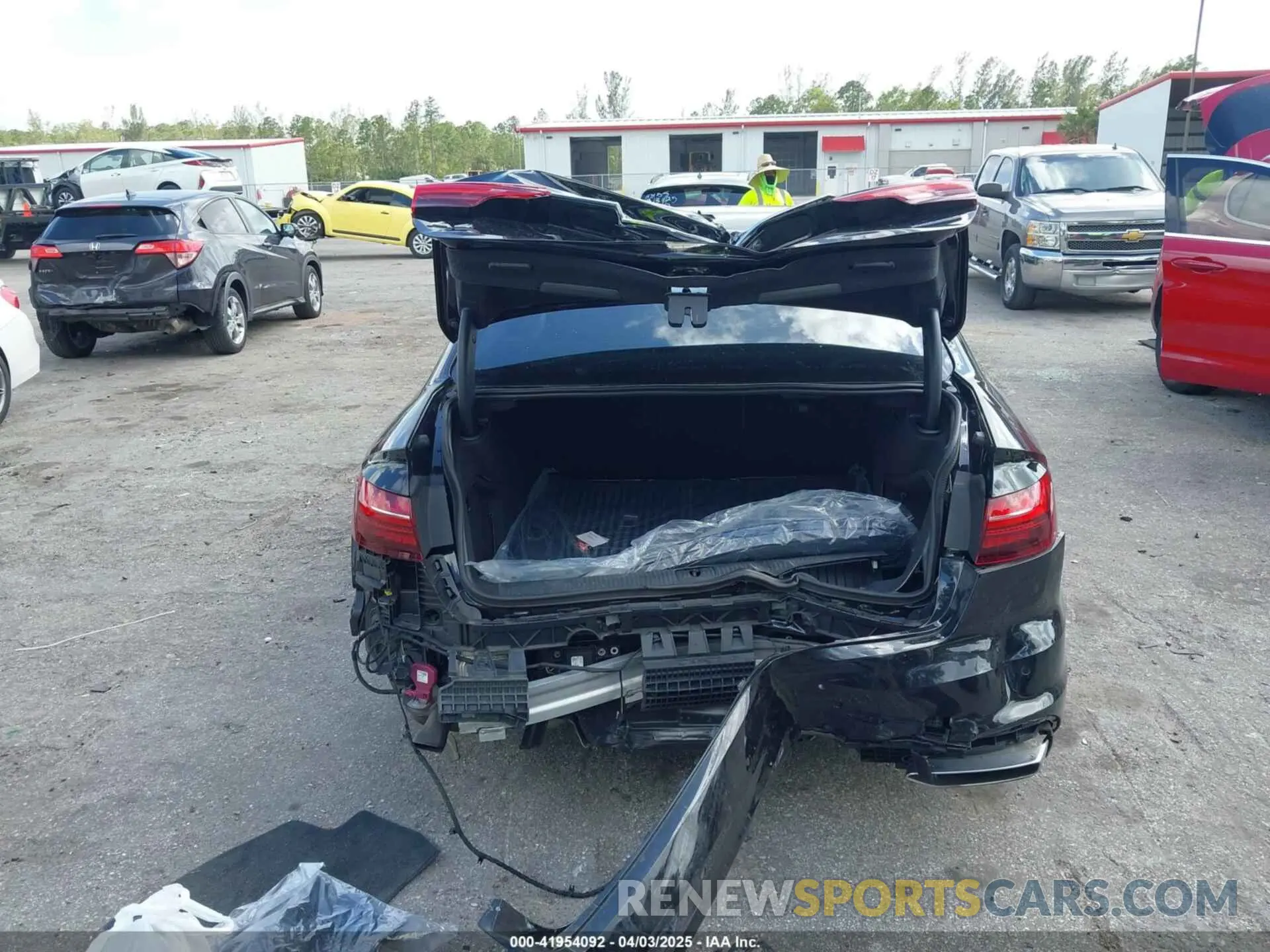 16 Фотография поврежденного автомобиля WAUABAF47PN006886 AUDI A4 2023