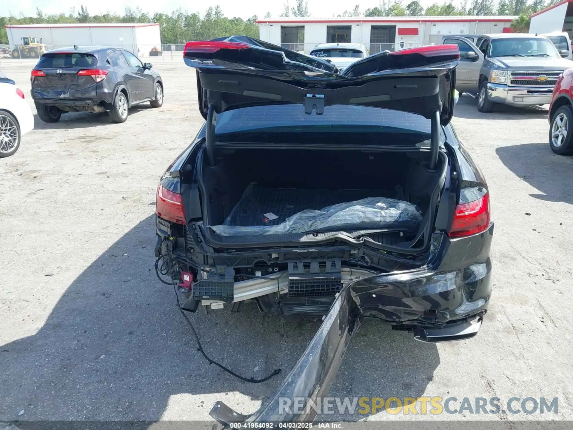 6 Фотография поврежденного автомобиля WAUABAF47PN006886 AUDI A4 2023