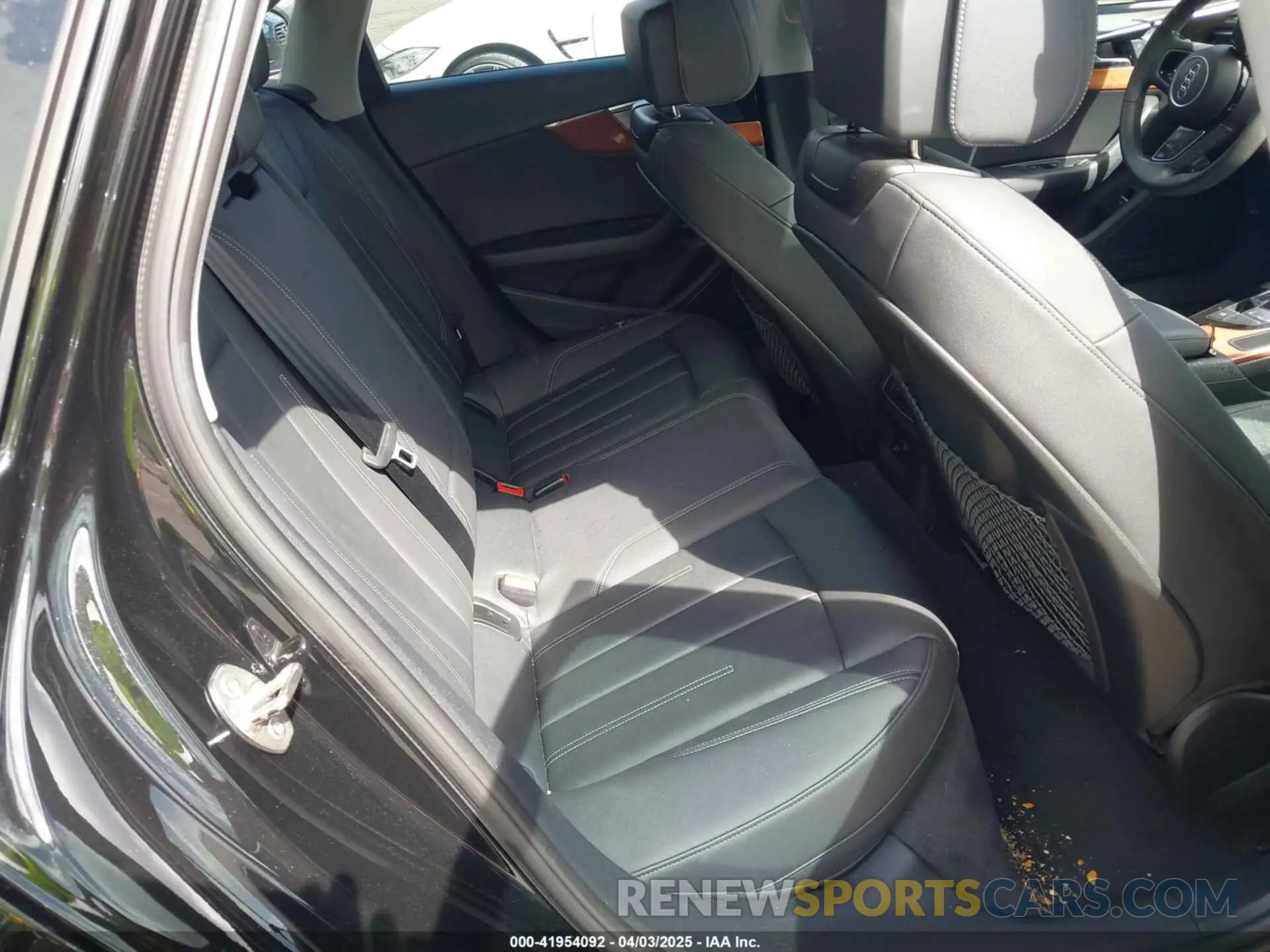 8 Фотография поврежденного автомобиля WAUABAF47PN006886 AUDI A4 2023