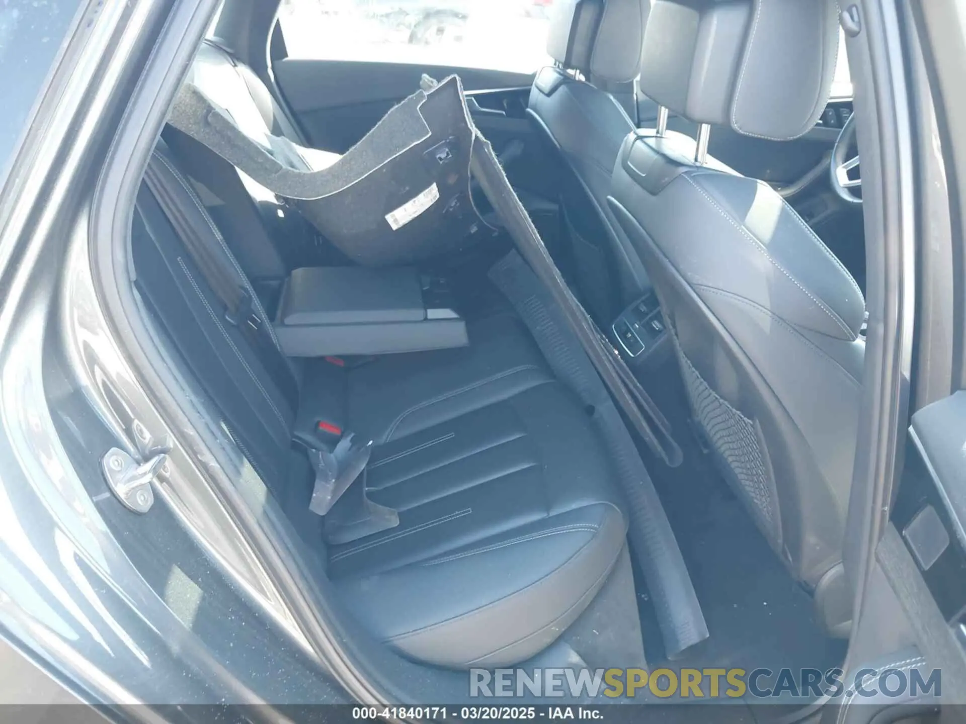 8 Фотография поврежденного автомобиля WAUEAAF41PN003017 AUDI A4 2023