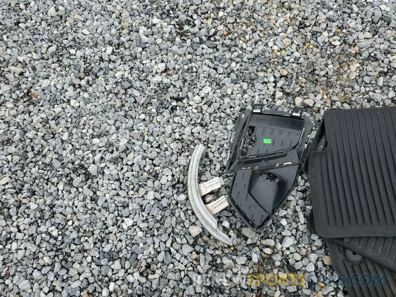 12 Фотография поврежденного автомобиля WAUEAAF42PN004810 AUDI A4 2023