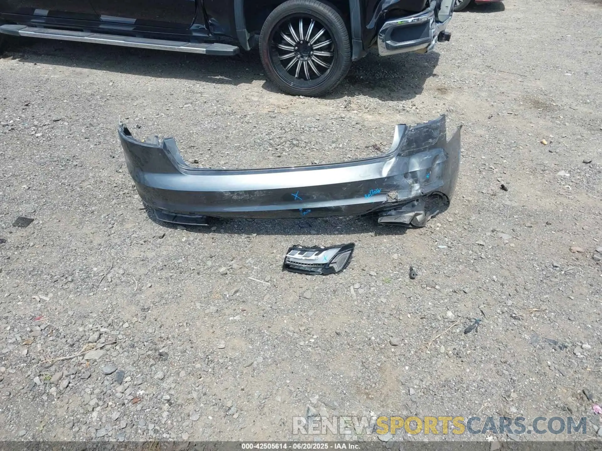 12 Фотография поврежденного автомобиля WAUEAAF46PA015784 AUDI A4 2023