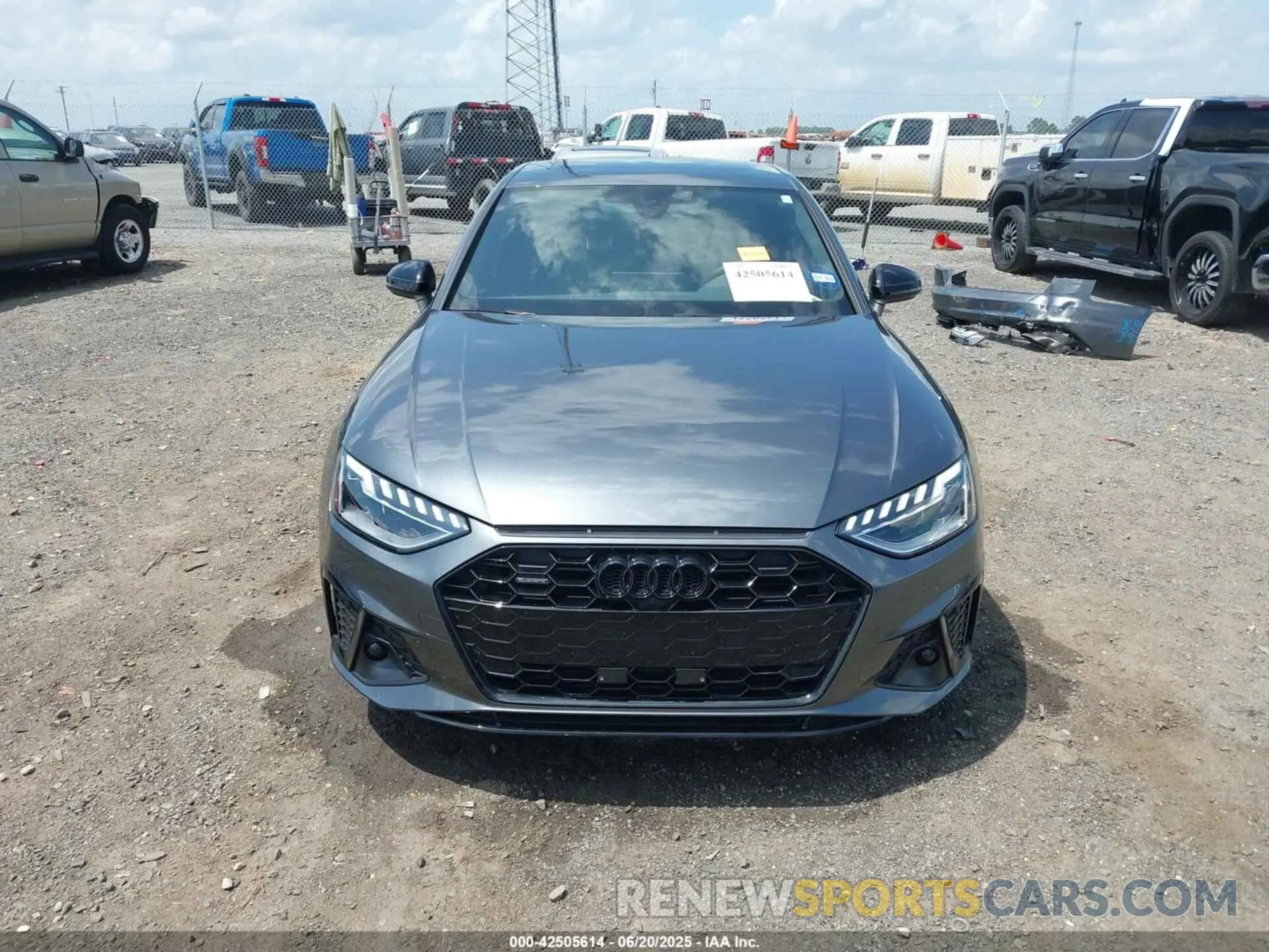 13 Фотография поврежденного автомобиля WAUEAAF46PA015784 AUDI A4 2023