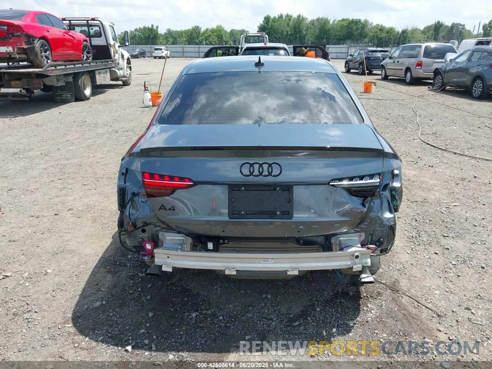 17 Фотография поврежденного автомобиля WAUEAAF46PA015784 AUDI A4 2023