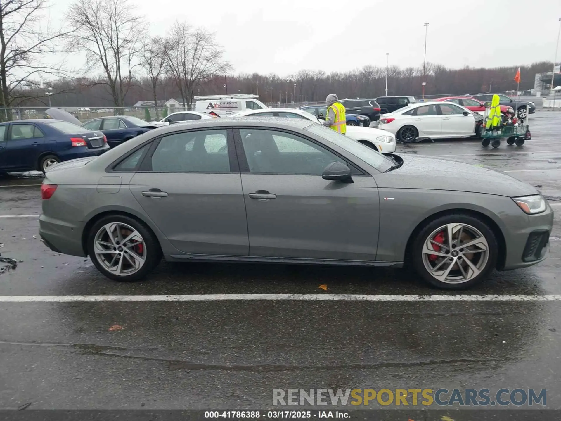 12 Фотография поврежденного автомобиля WAUFAAF49PA053062 AUDI A4 2023