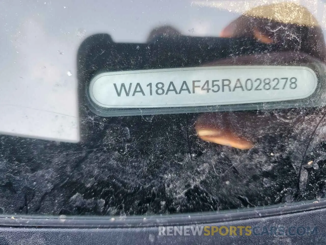 12 Фотография поврежденного автомобиля WA18AAF45RA028278 AUDI A4 2024