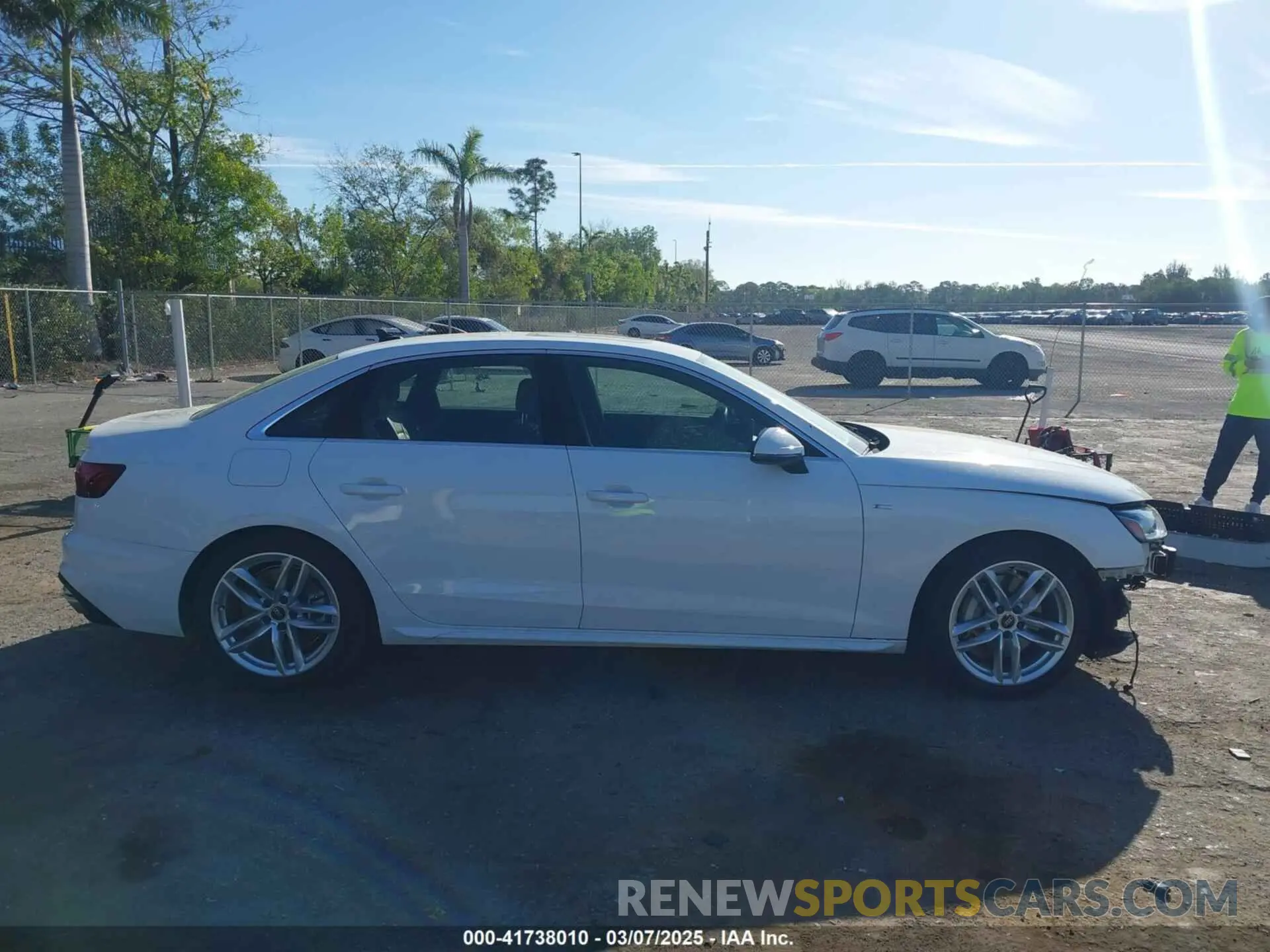 13 Фотография поврежденного автомобиля WAUDAAF49RN001904 AUDI A4 2024