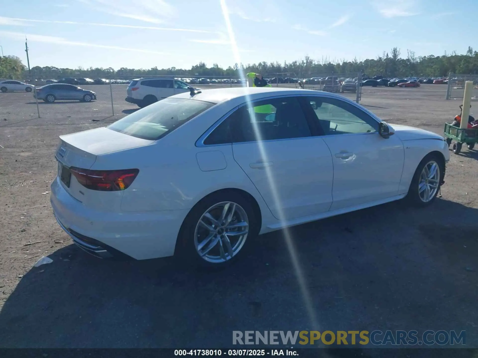 4 Фотография поврежденного автомобиля WAUDAAF49RN001904 AUDI A4 2024