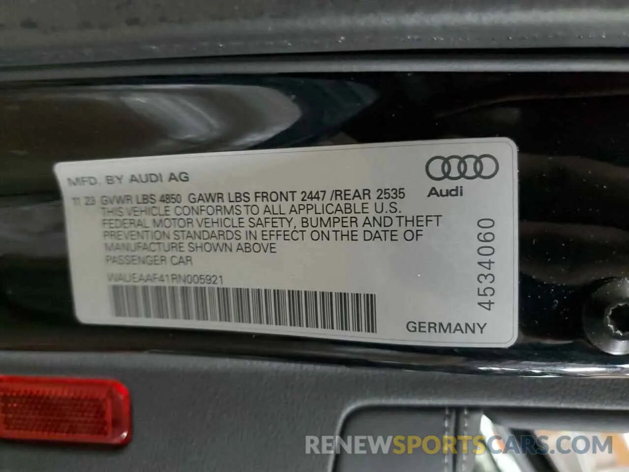 12 Фотография поврежденного автомобиля WAUEAAF41RN005921 AUDI A4 2024