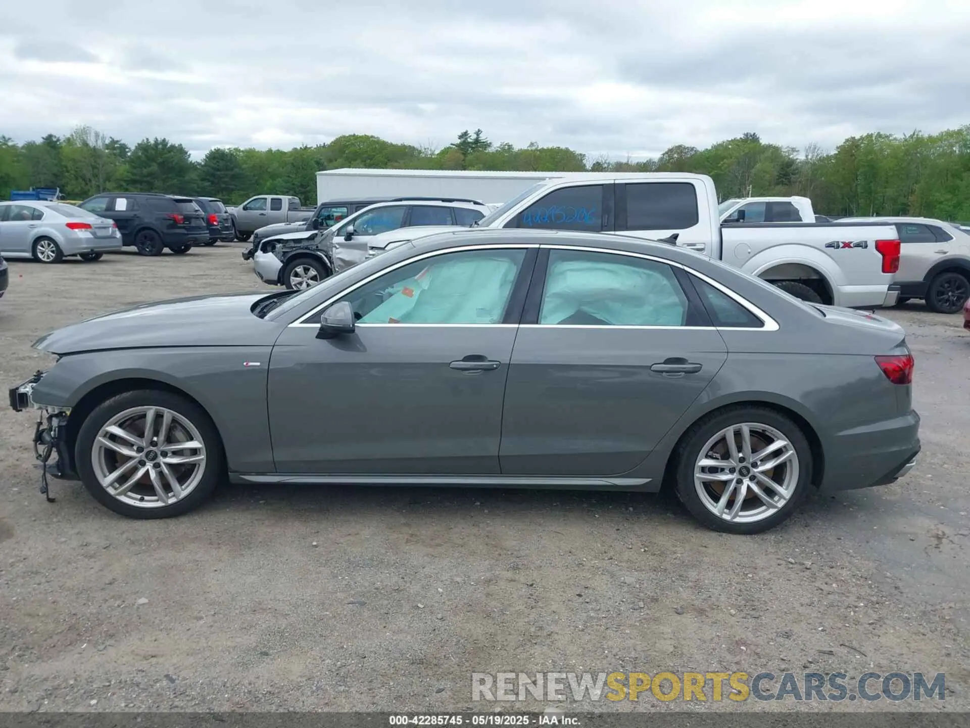 15 Фотография поврежденного автомобиля WAUEAAF47RN006071 AUDI A4 2024