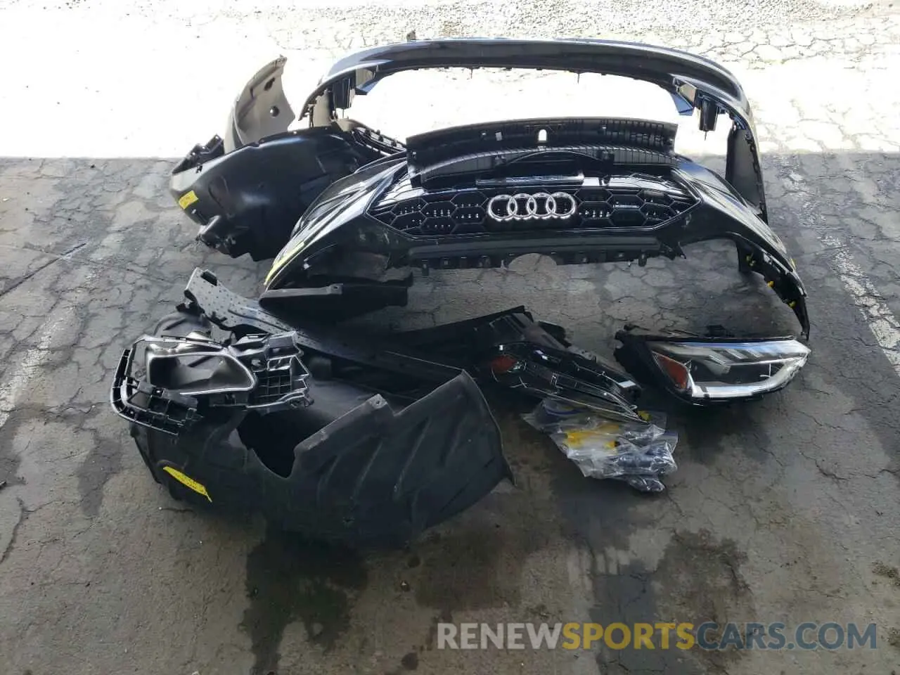 14 Photograph of a damaged car WAUEAAF43SN002881 AUDI A4 2025