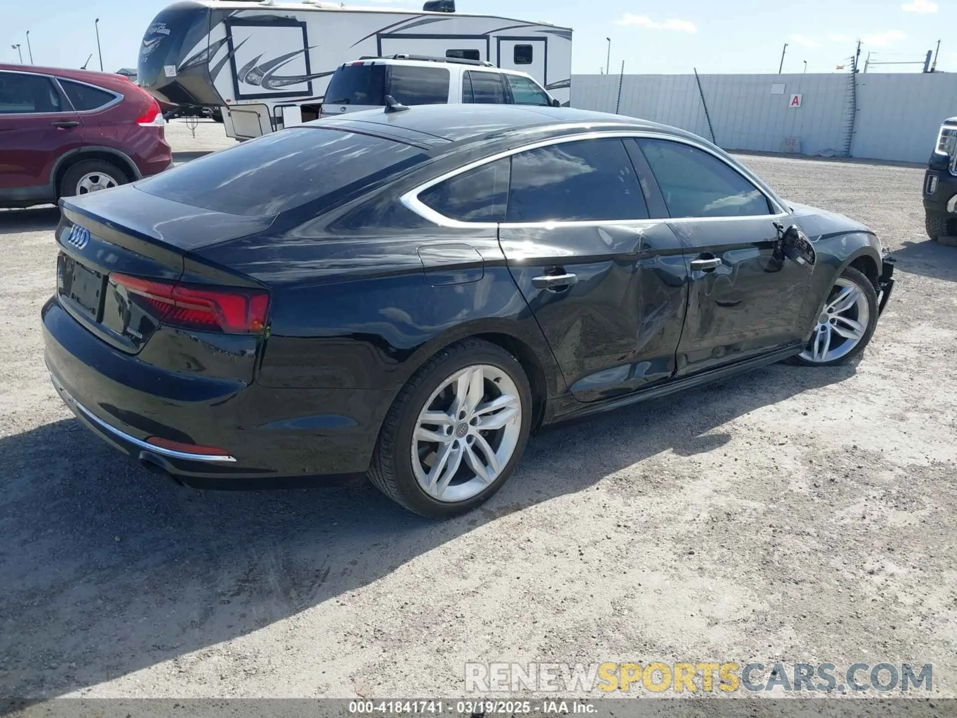 4 Фотография поврежденного автомобиля WAUANCF51KA061345 AUDI A5 2019