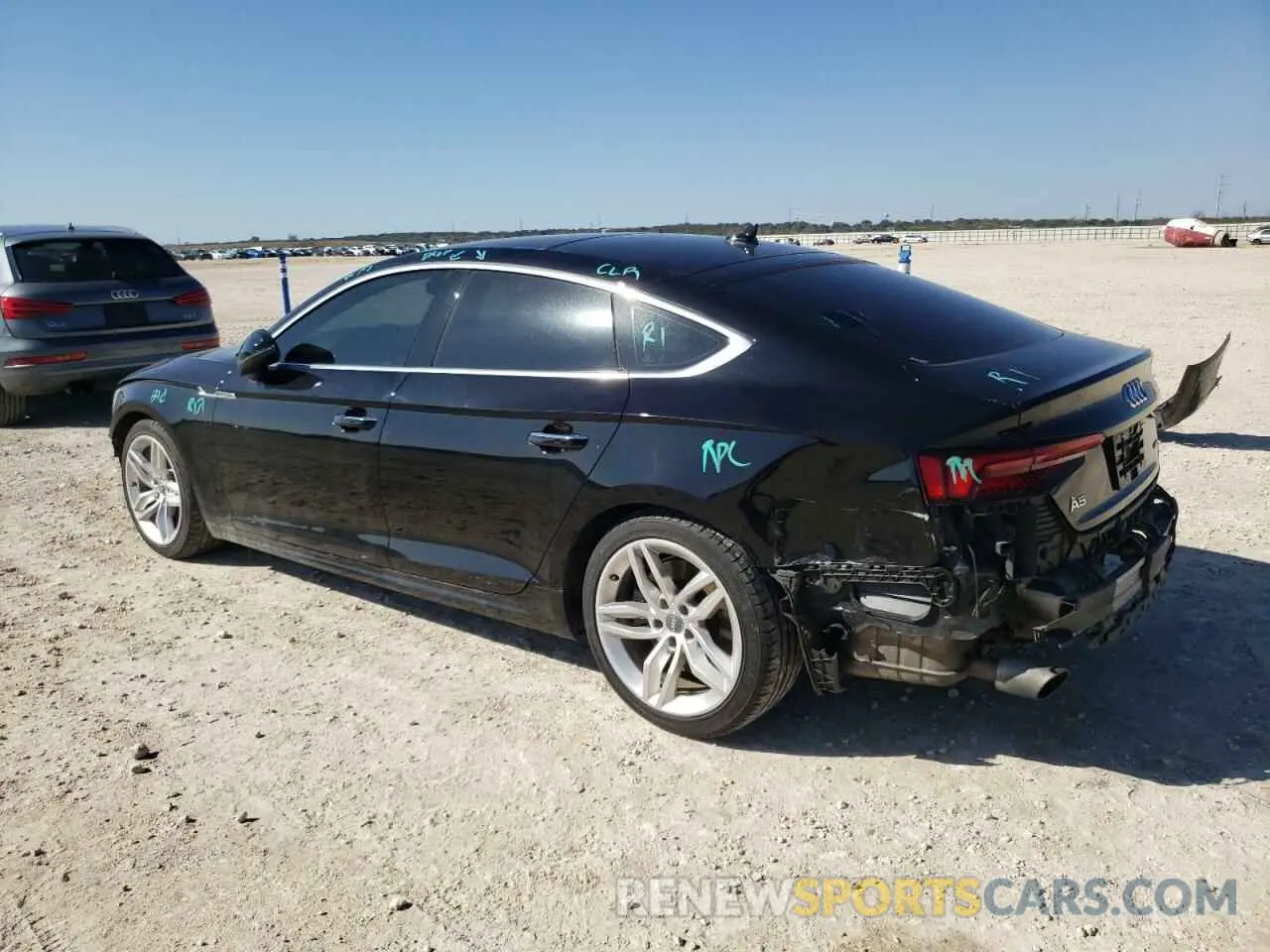2 Фотография поврежденного автомобиля WAUANCF55KA058495 AUDI A5 2019