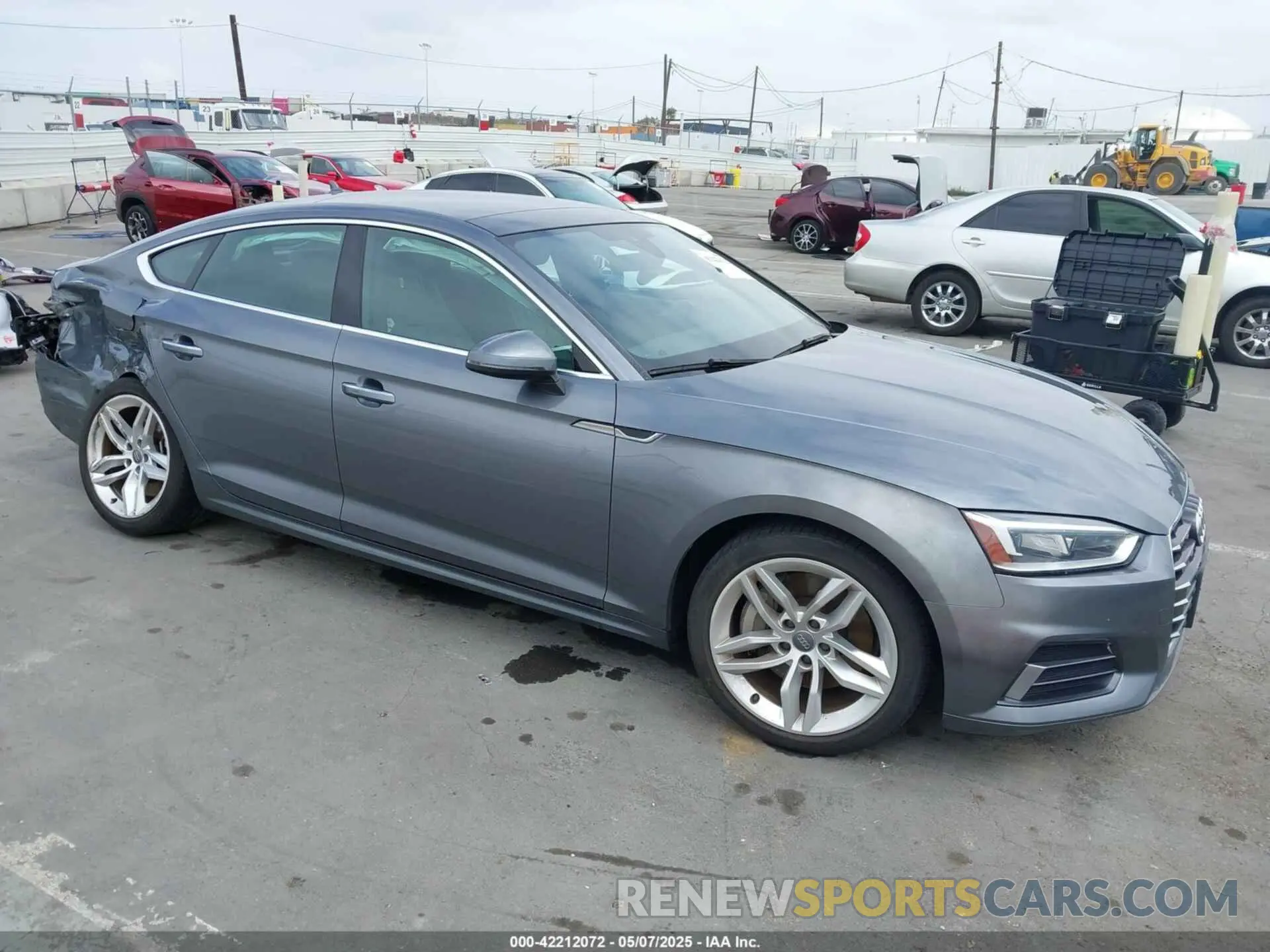 1 Фотография поврежденного автомобиля WAUANCF58KA084492 AUDI A5 2019