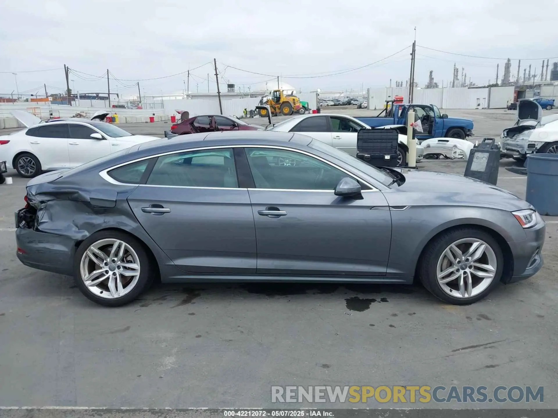 13 Фотография поврежденного автомобиля WAUANCF58KA084492 AUDI A5 2019