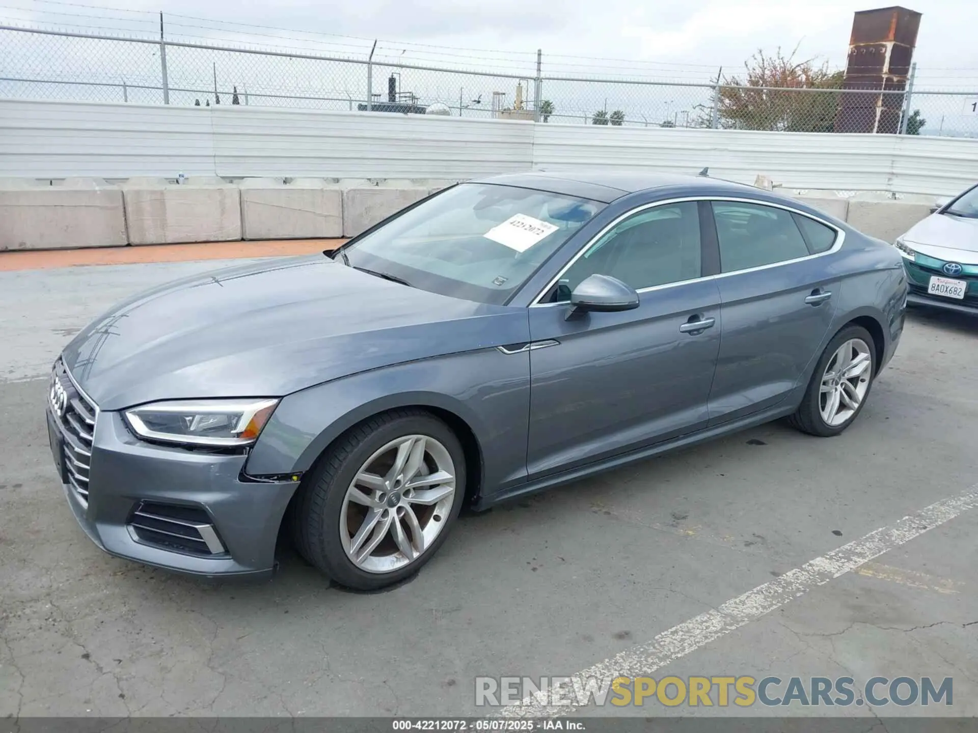 2 Фотография поврежденного автомобиля WAUANCF58KA084492 AUDI A5 2019