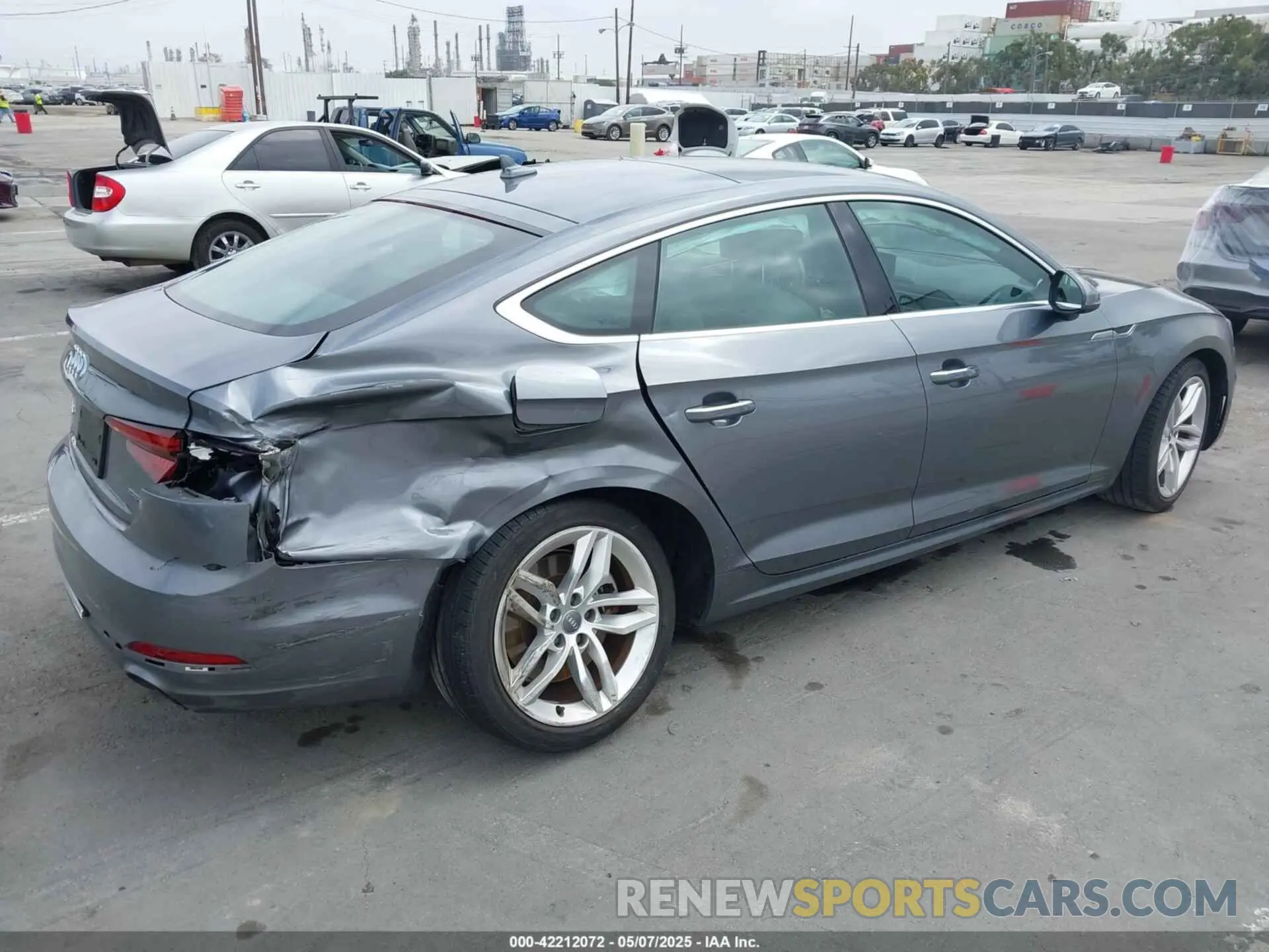 4 Фотография поврежденного автомобиля WAUANCF58KA084492 AUDI A5 2019
