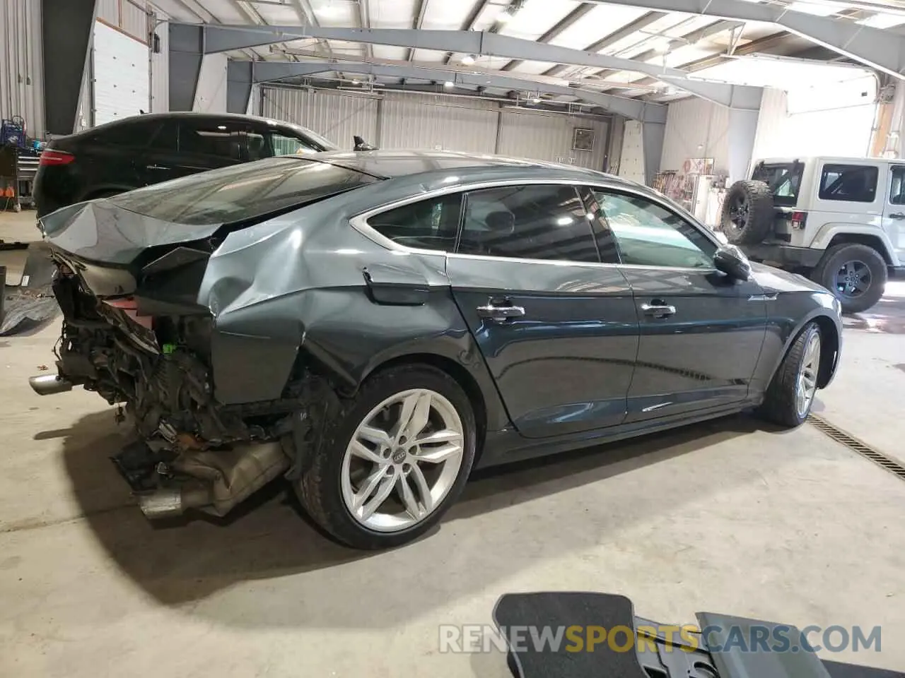 3 Фотография поврежденного автомобиля WAUBNCF55KA077908 AUDI A5 2019