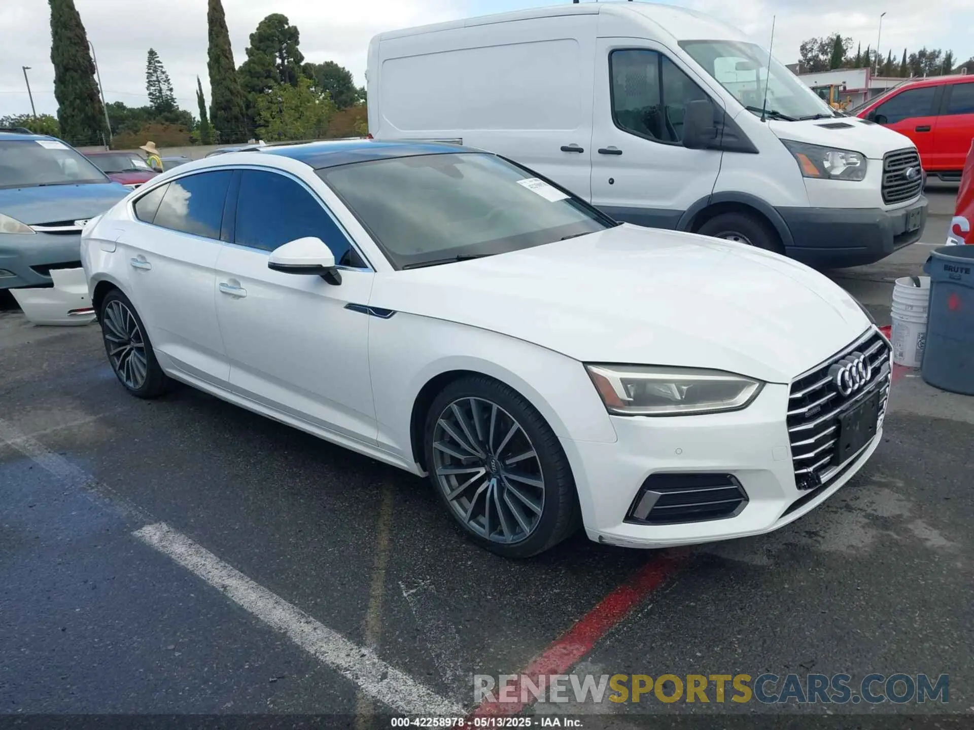 1 Фотография поврежденного автомобиля WAUBNCF58KA091561 AUDI A5 2019