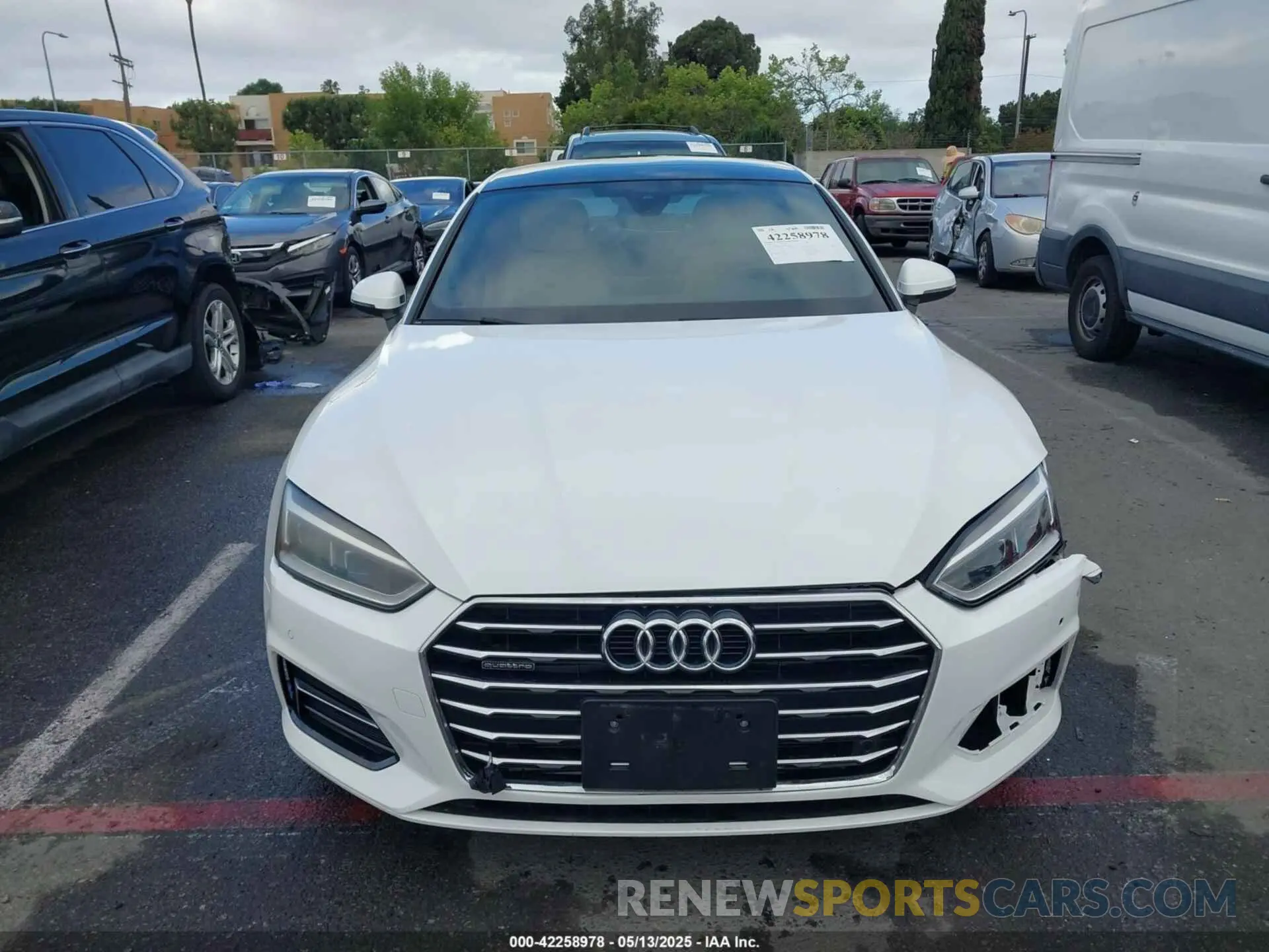 13 Фотография поврежденного автомобиля WAUBNCF58KA091561 AUDI A5 2019