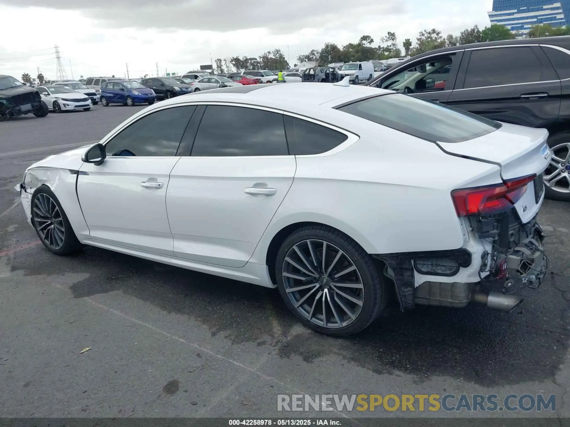 15 Фотография поврежденного автомобиля WAUBNCF58KA091561 AUDI A5 2019