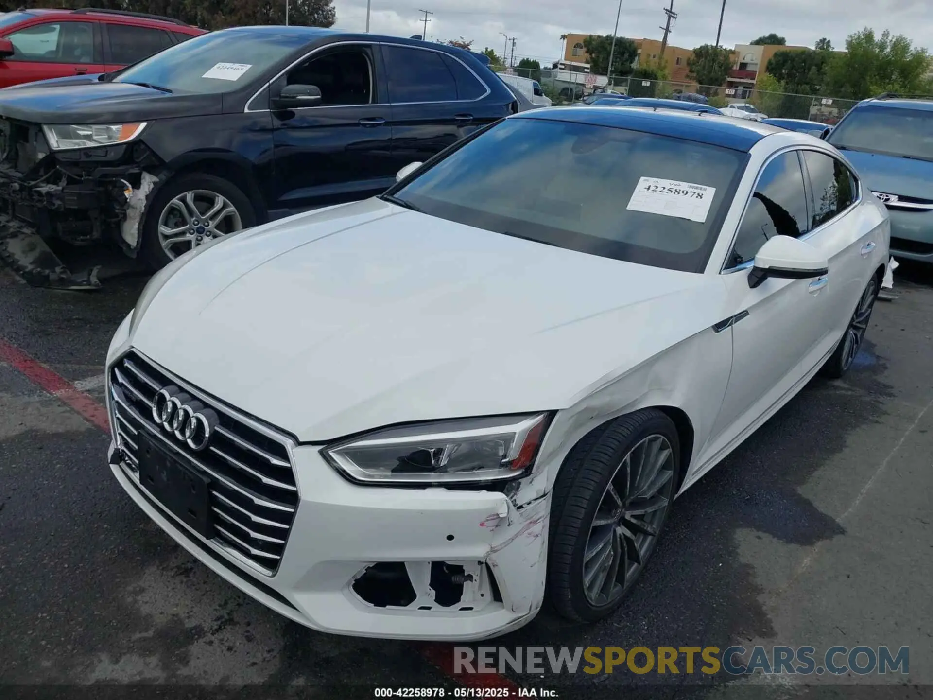 2 Фотография поврежденного автомобиля WAUBNCF58KA091561 AUDI A5 2019