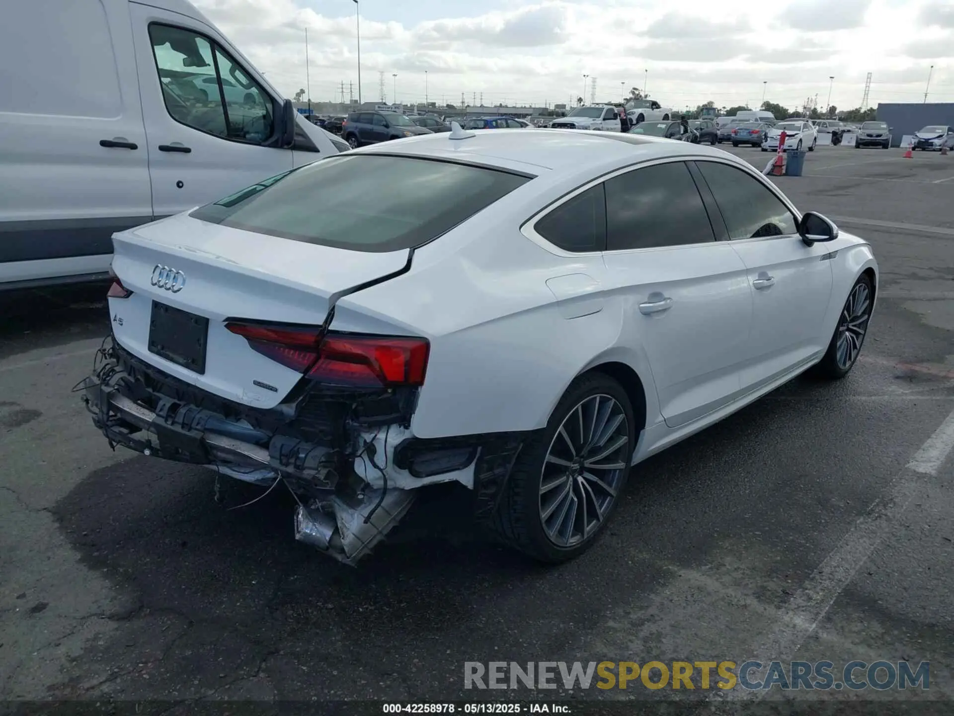 4 Фотография поврежденного автомобиля WAUBNCF58KA091561 AUDI A5 2019