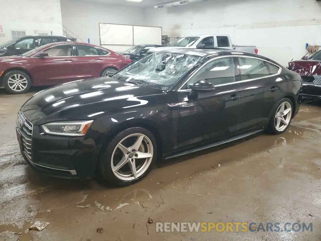 1 Фотография поврежденного автомобиля WAUDNCF52KA016816 AUDI A5 2019