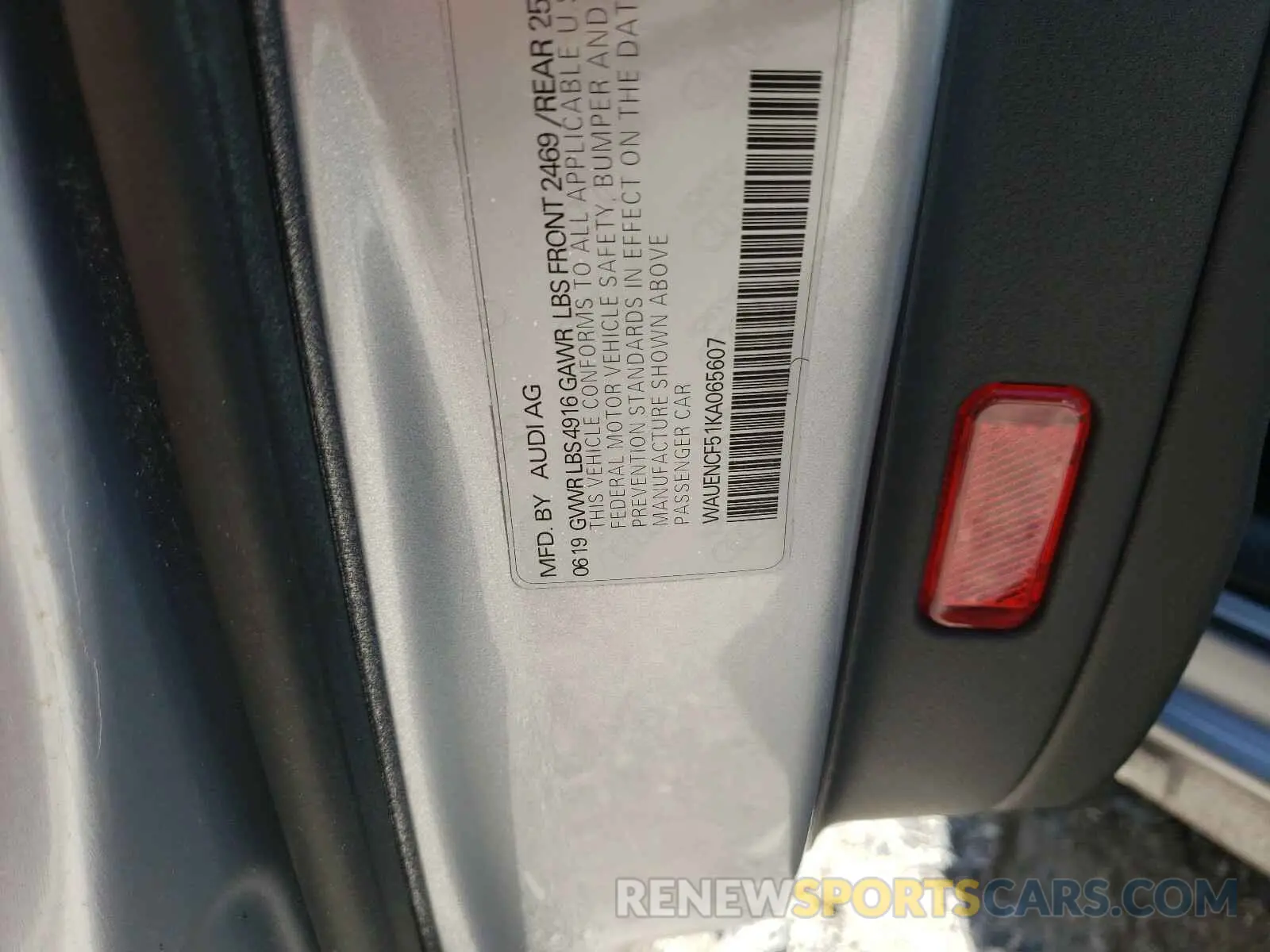 10 Photograph of a damaged car WAUENCF51KA065607 AUDI A5 2019
