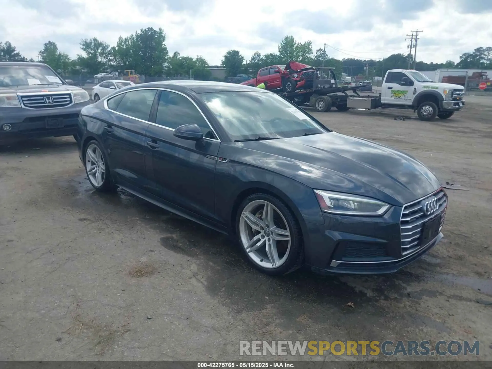 1 Фотография поврежденного автомобиля WAUENCF54KA019060 AUDI A5 2019