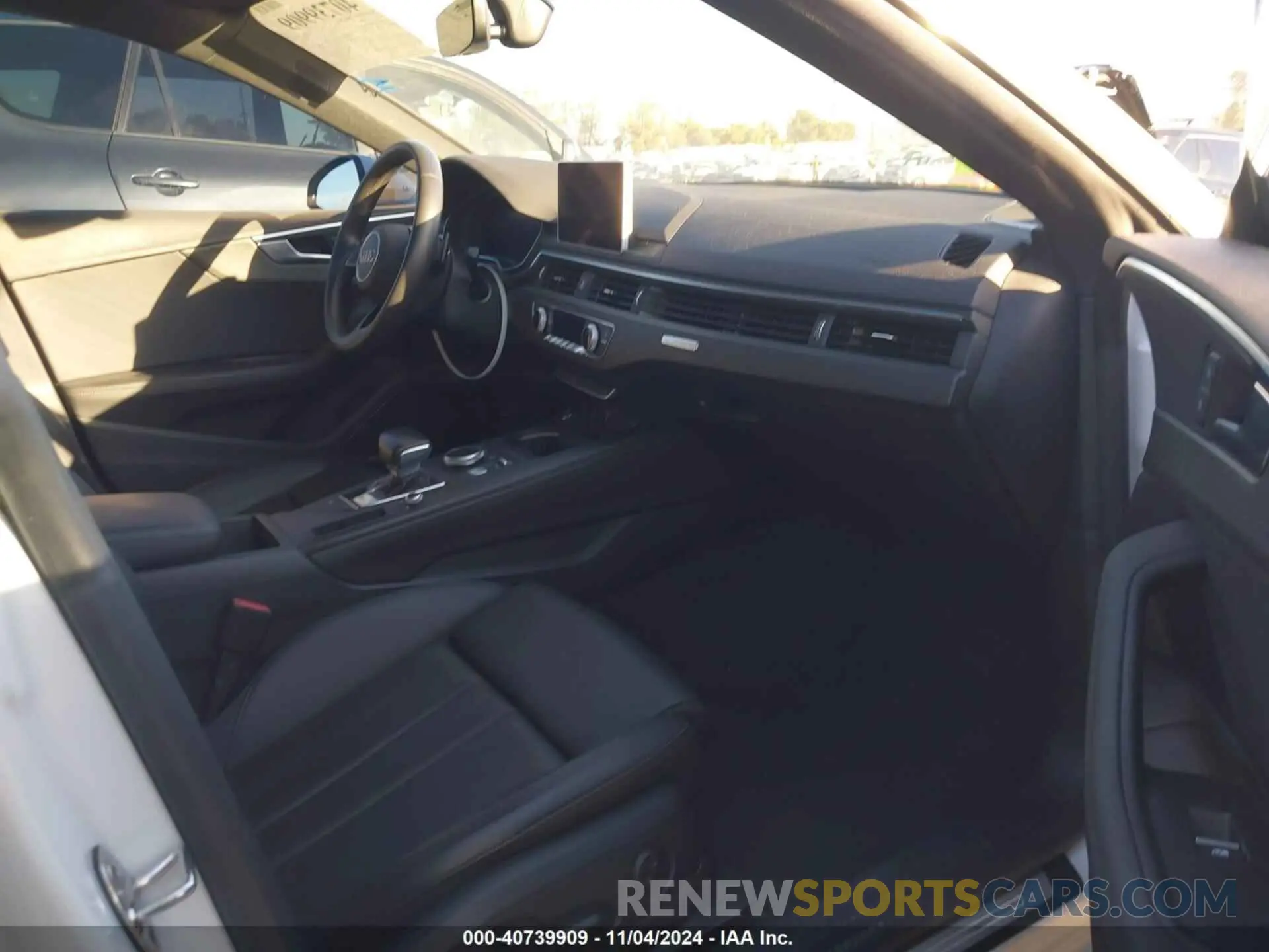4 Photograph of a damaged car WAUENCF55KA091952 AUDI A5 2019