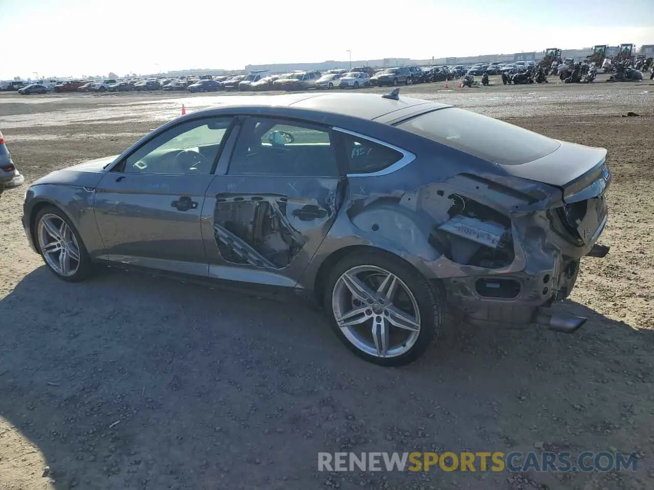 2 Фотография поврежденного автомобиля WAUENCF56KA016306 AUDI A5 2019