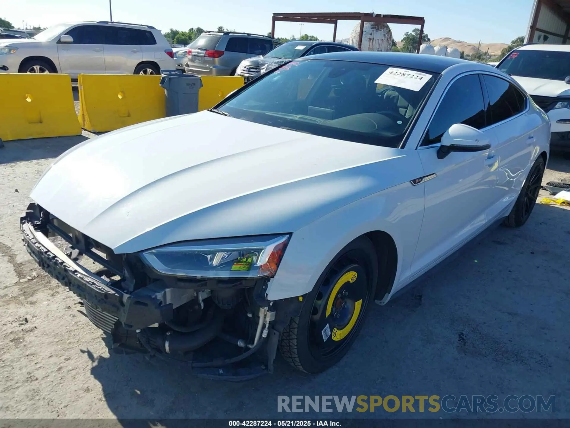 2 Фотография поврежденного автомобиля WAUENCF58KA007848 AUDI A5 2019