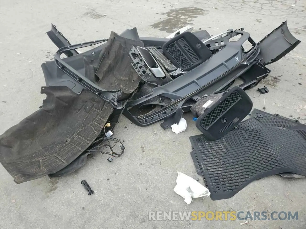 12 Photograph of a damaged car WAUABCF57NA009344 AUDI A5 2022