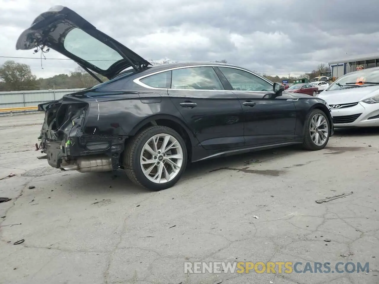 3 Photograph of a damaged car WAUABCF57NA009344 AUDI A5 2022