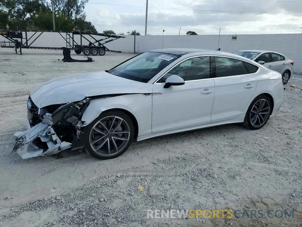 1 Фотография поврежденного автомобиля WAUDACF50RA078883 AUDI A5 2024