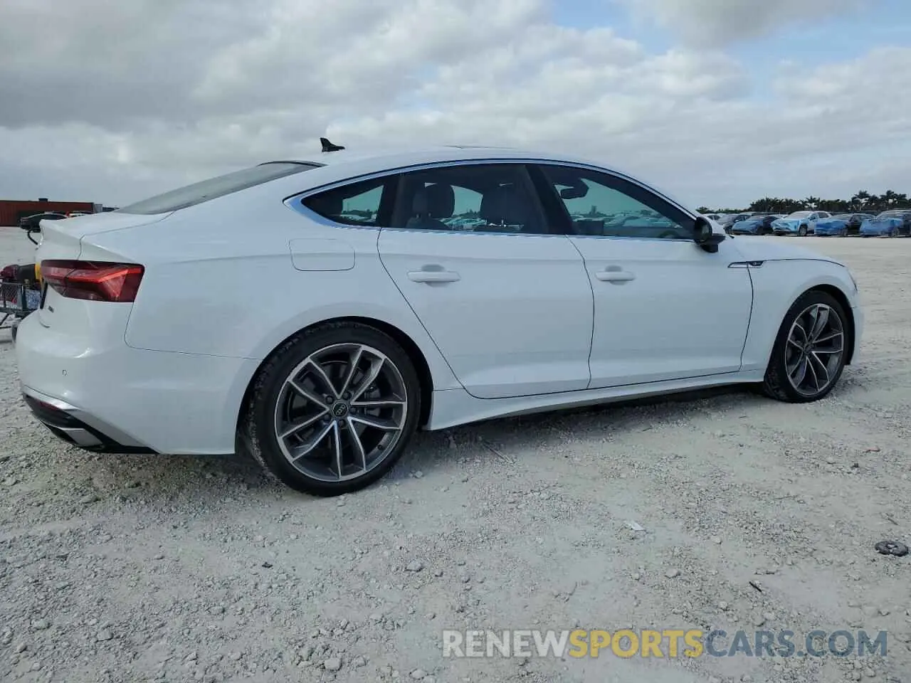 3 Фотография поврежденного автомобиля WAUDACF50RA078883 AUDI A5 2024