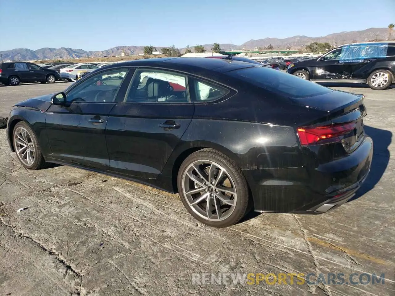 2 Фотография поврежденного автомобиля WAUDACF50RA092458 AUDI A5 2024