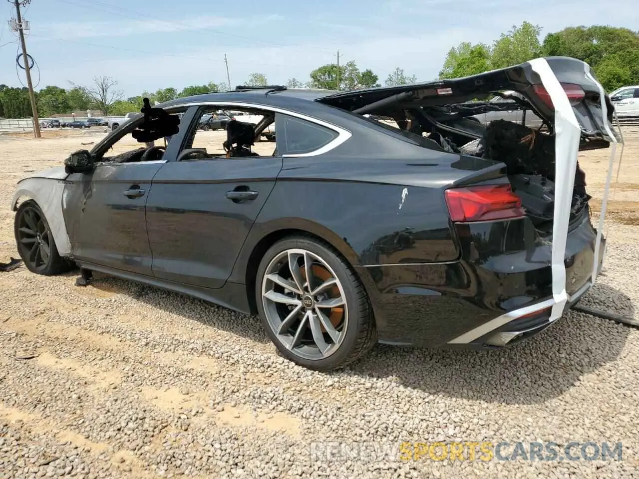 2 Фотография поврежденного автомобиля WAUDACF51RA032172 AUDI A5 2024