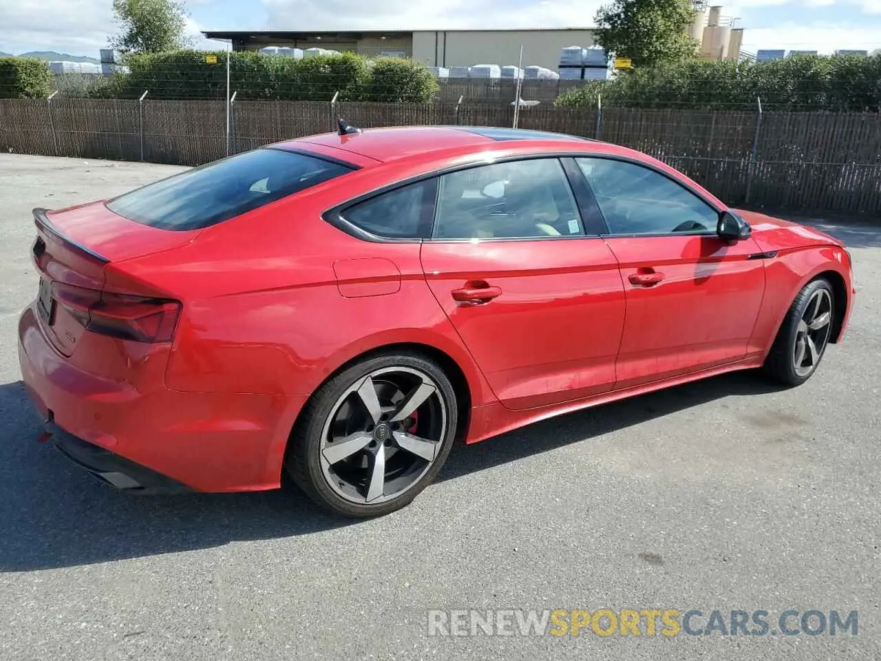 3 Фотография поврежденного автомобиля WAUFACF53RA002437 AUDI A5 2024