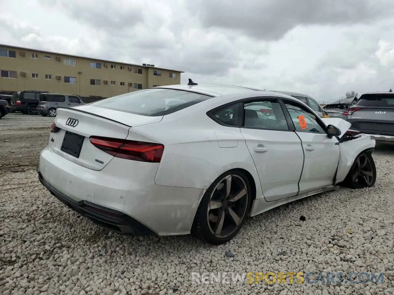 3 Фотография поврежденного автомобиля WAUFACF55RA083120 AUDI A5 2024
