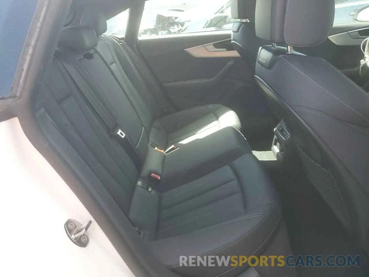 10 Фотография поврежденного автомобиля WAUDACF56SA005880 AUDI A5 2025